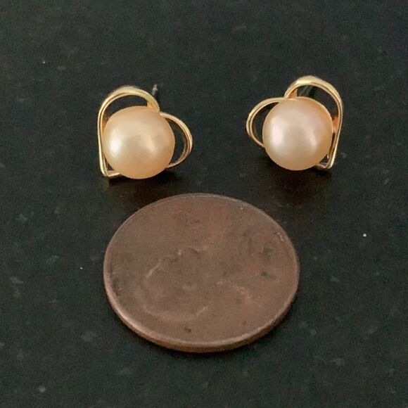 Pink Freshwater Pearl Stud Earrings in 18k Gold Plated Heart Setting - Picture 5 of 8